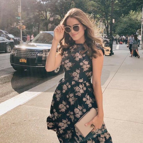 Gal meets glam Jenny - Picture 3 of 11